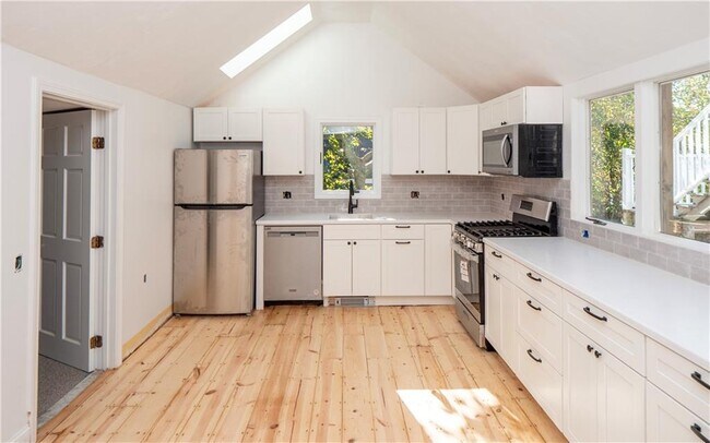 Building Photo - 8 Pleasant St