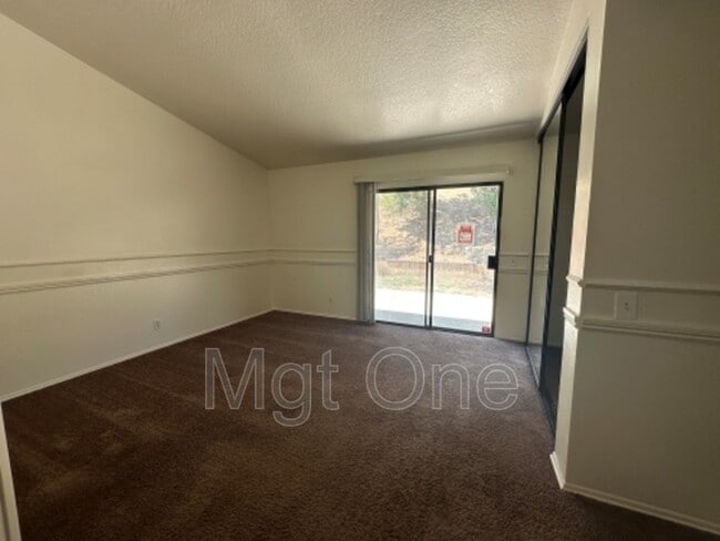 Building Photo - 7575 Skyview Rd
