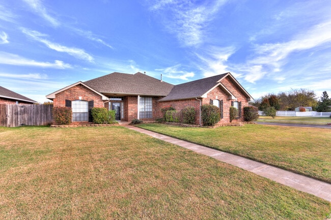 Building Photo - 500 Loyd Ln