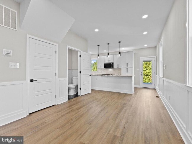 Building Photo - 116 2nd St
