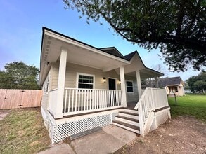 Building Photo - 3 Bed House Close to Historical Downtown Bryan