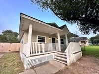 Building Photo - 3 Bed House Close to Historical Downtown Bryan