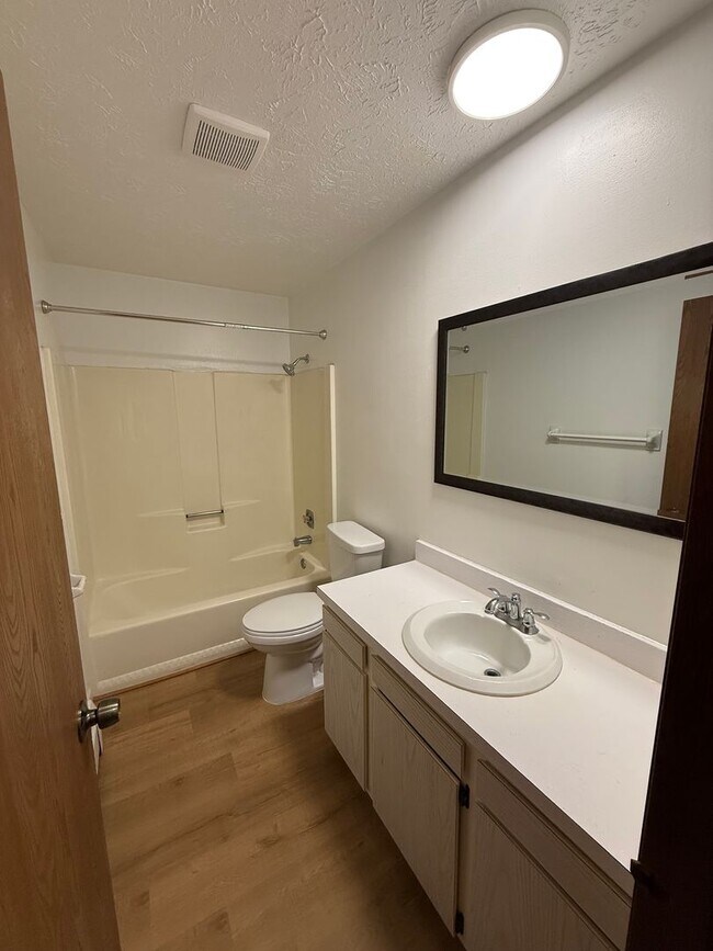 Building Photo - 8422 Colwyn Ct