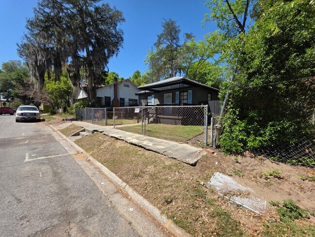 Building Photo - 206 W 60th St