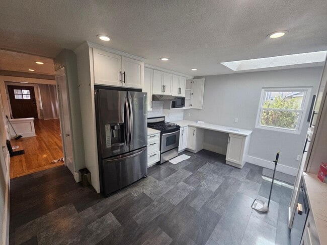 Building Photo - Live & Work in Oakland: Spacious Home with...