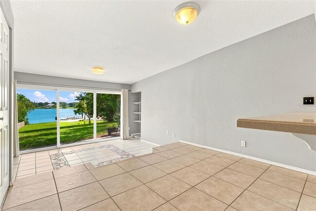 Building Photo - 6714 Nina Rosa Dr