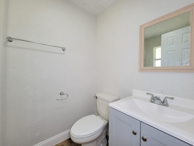 Building Photo - 711 Ave A Ave