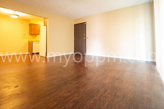 Building Photo - 8620 N 31st St