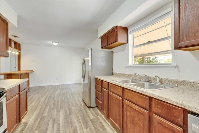 Building Photo - 1402 Citation Cir