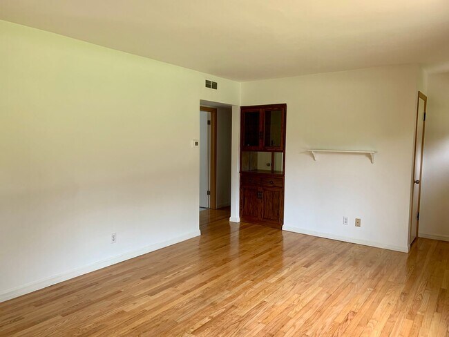 Building Photo - 14865 Pershing Dr