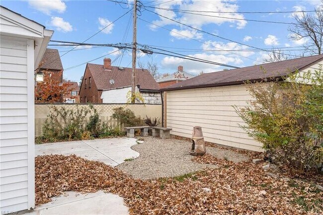 Building Photo - 3613 Cummings Rd