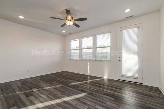 Building Photo - 124 Royal Star Way