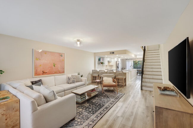 Building Photo - 6021 Bayview Dr