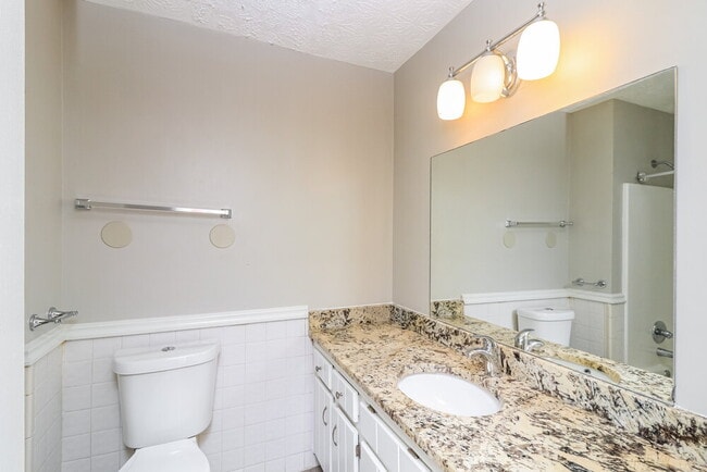 Building Photo - 249 Castleair Dr NE