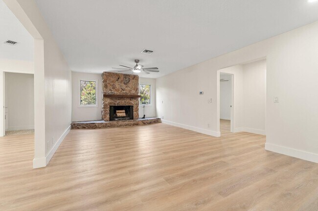 Building Photo - 12090 164th Ct N