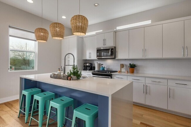 Building Photo - 7013 Boyle Dr