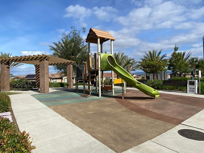 Building Photo - 3 bed, 3.5bath wihtin The Pacific Ridge Community in Oceanside