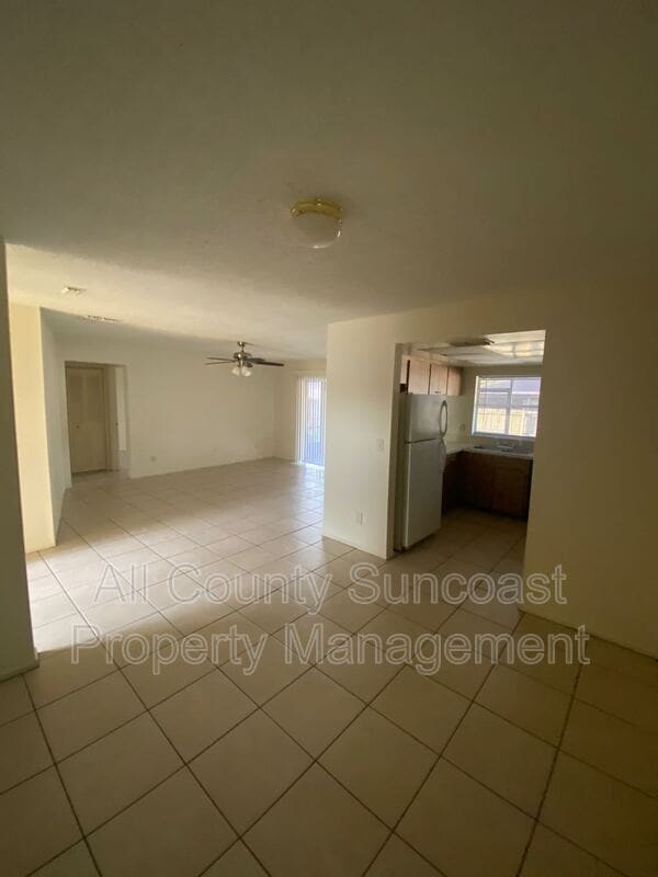 Building Photo - 2578 Surrey Dr