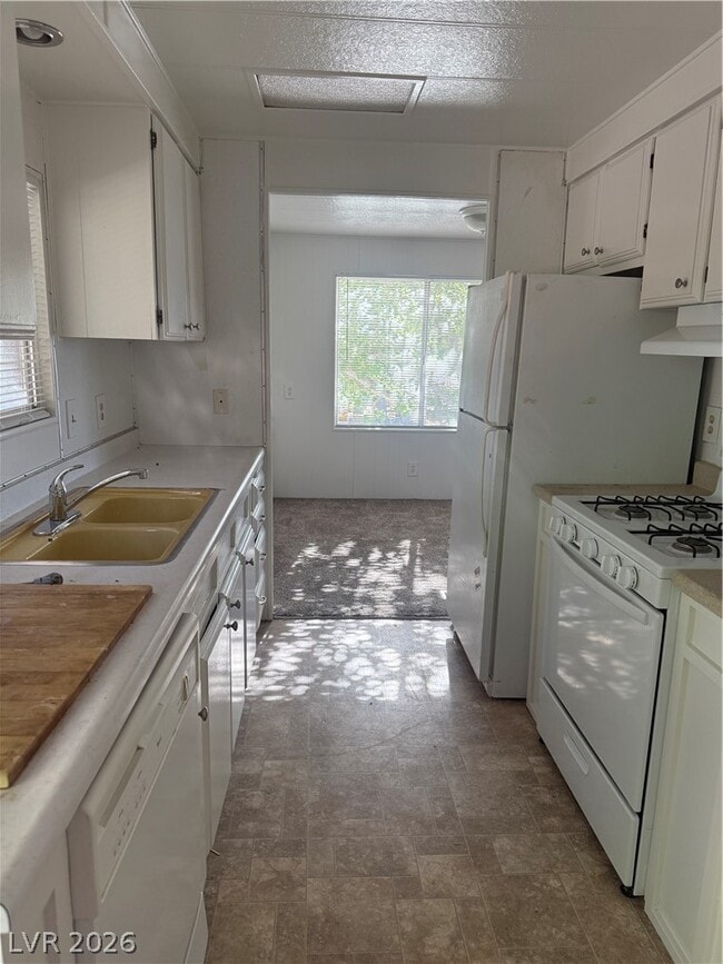 Building Photo - 1312 Monterey Dr