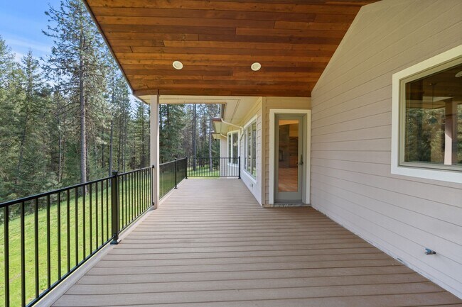 Building Photo - 6 Bed 4 Bath Daylight Rancher on Acreage in Mead School District.  Absolutely Gorgeous