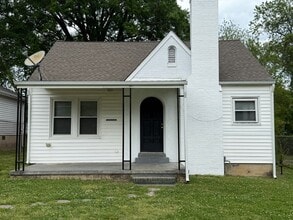 Building Photo - Three bedroom, 1 bath house in Burlington
