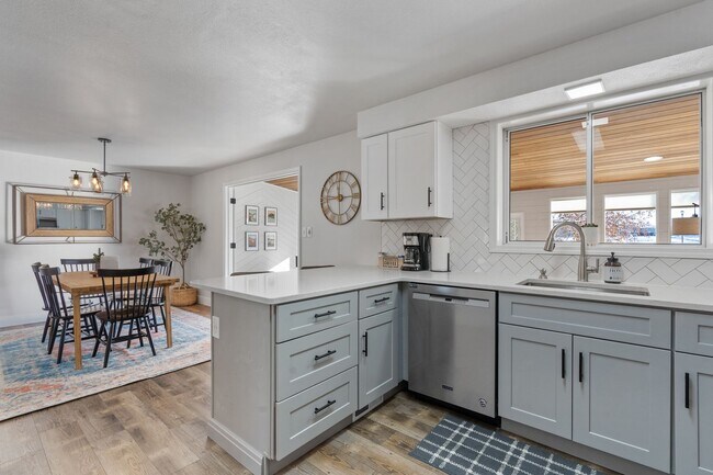 Building Photo - 4 Bedroom Home in SW Loveland