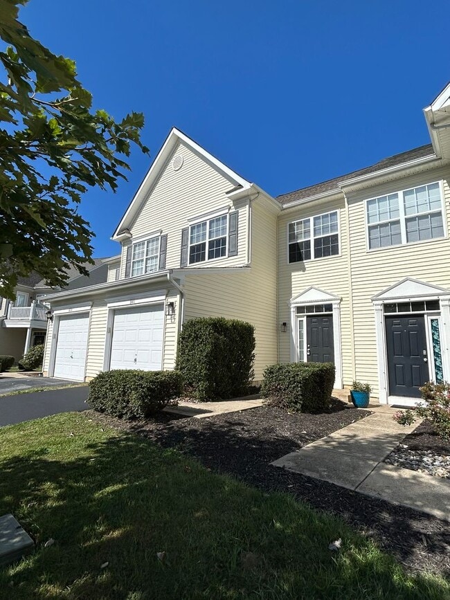 Building Photo - 941 Lansdowne Rd