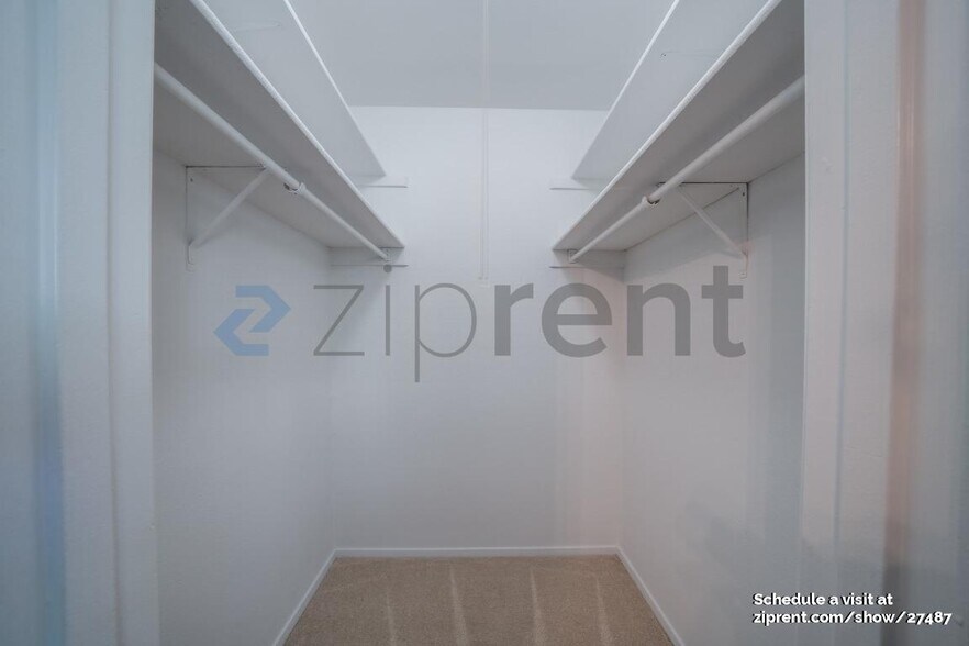 Building Photo - Unit A