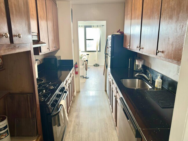 Building Photo - 201 St Pauls Ave