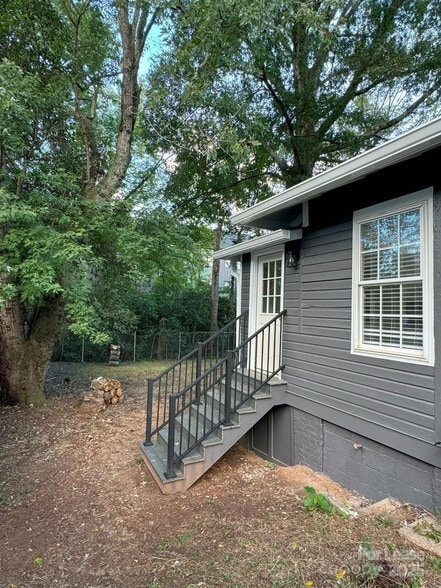 Building Photo - 430 Faison Ave