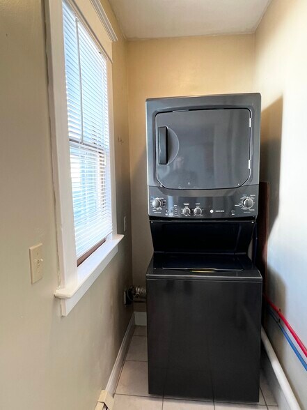 Building Photo - 532 High St