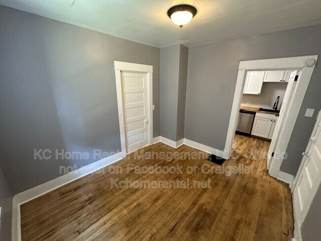 Building Photo - 5233 E 6 St