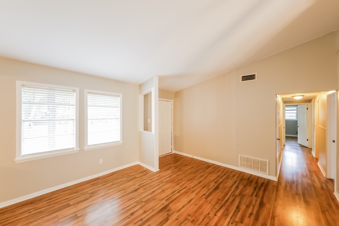 Building Photo - 616 Bellevue St