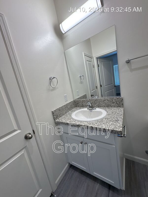 Building Photo - 733 S Pinkham St