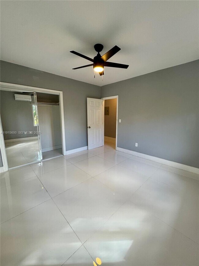 Building Photo - 300 Mendoza Ave