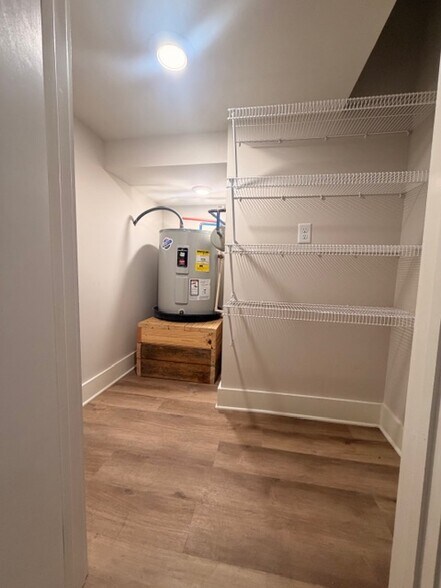 Building Photo - 14 Walnut St NE