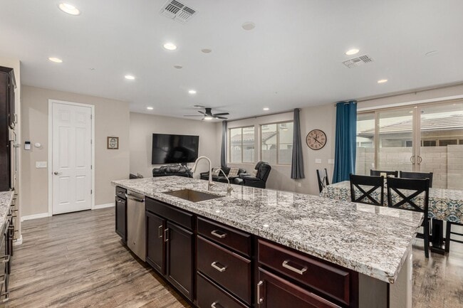 Building Photo - SONORAN FOOTHILLS 4 BEDROOM 2.5 SFH