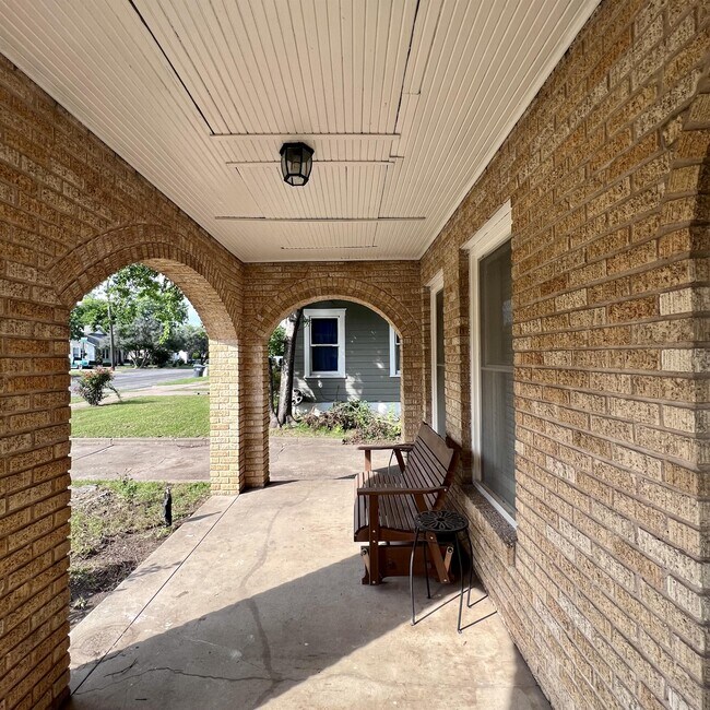 Building Photo - 2808 Morrow Ave