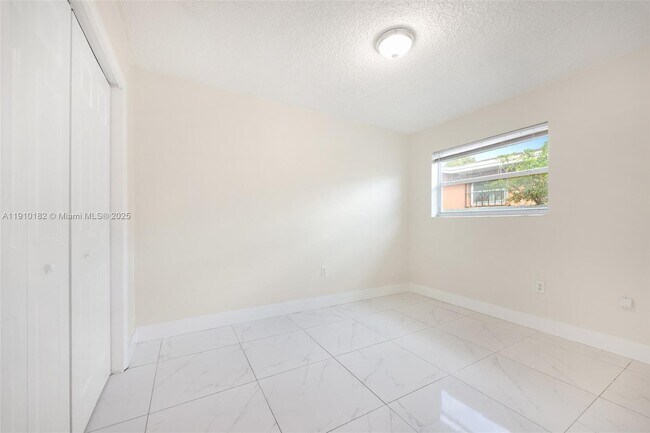 Building Photo - 2009 NW 32nd St