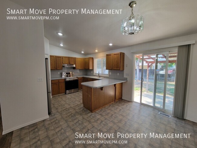 Building Photo - 2557 N Laughridge Ave