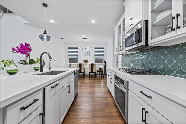 Building Photo - 1444 Kit King Dr