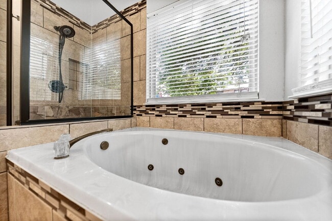 Building Photo - Spacious 4-Bedroom Rental in Autumn Ridge ...