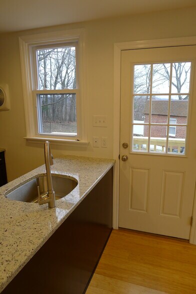 Building Photo - 278 Valley View Road