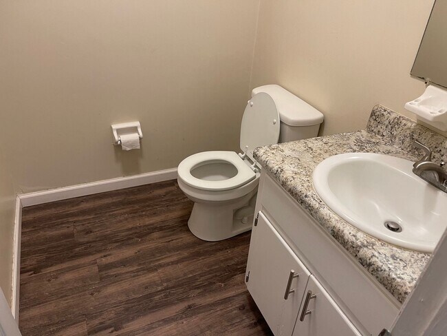 Building Photo - Portland Townhomes