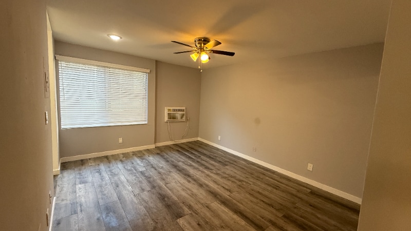 Building Photo - 7044 Hawthorn Ave