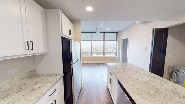 Building Photo - 40 Dupage Ct