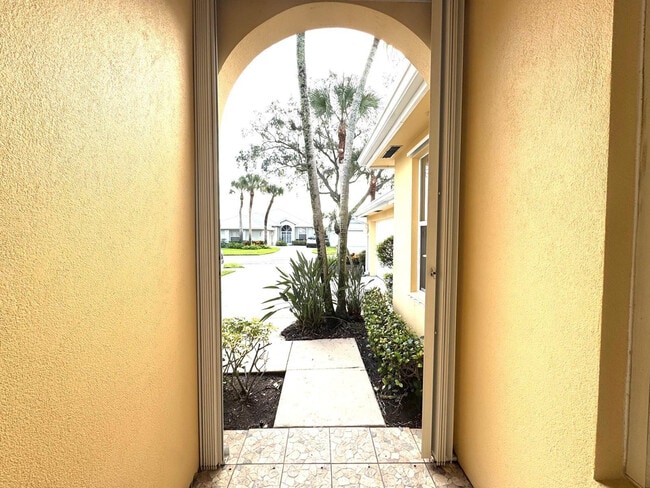 Building Photo - 2871 SW Brighton Way