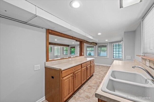 Building Photo - 24060 N Lakeside Dr