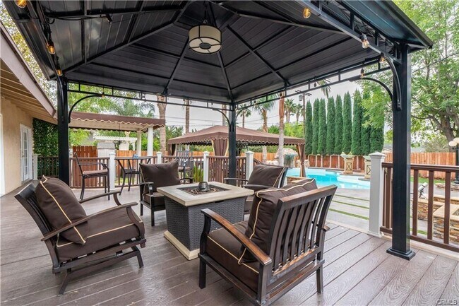 Building Photo - 18834 Devonshire St