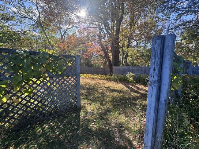 Building Photo - 3BR RANCH BRUNSWICK SEASONAL FURNISHED